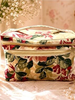 Vintage 80s Floral Medium Size Makeup Bag Carrying Case